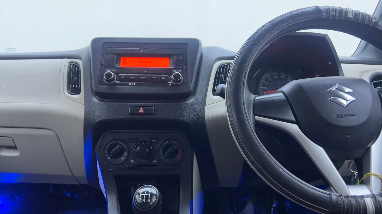 Used 2023 Maruti Suzuki Wagon R VXI 1.0 CNG Cng Manual interior MUSIC SYSTEM & AC CONTROL VIEW