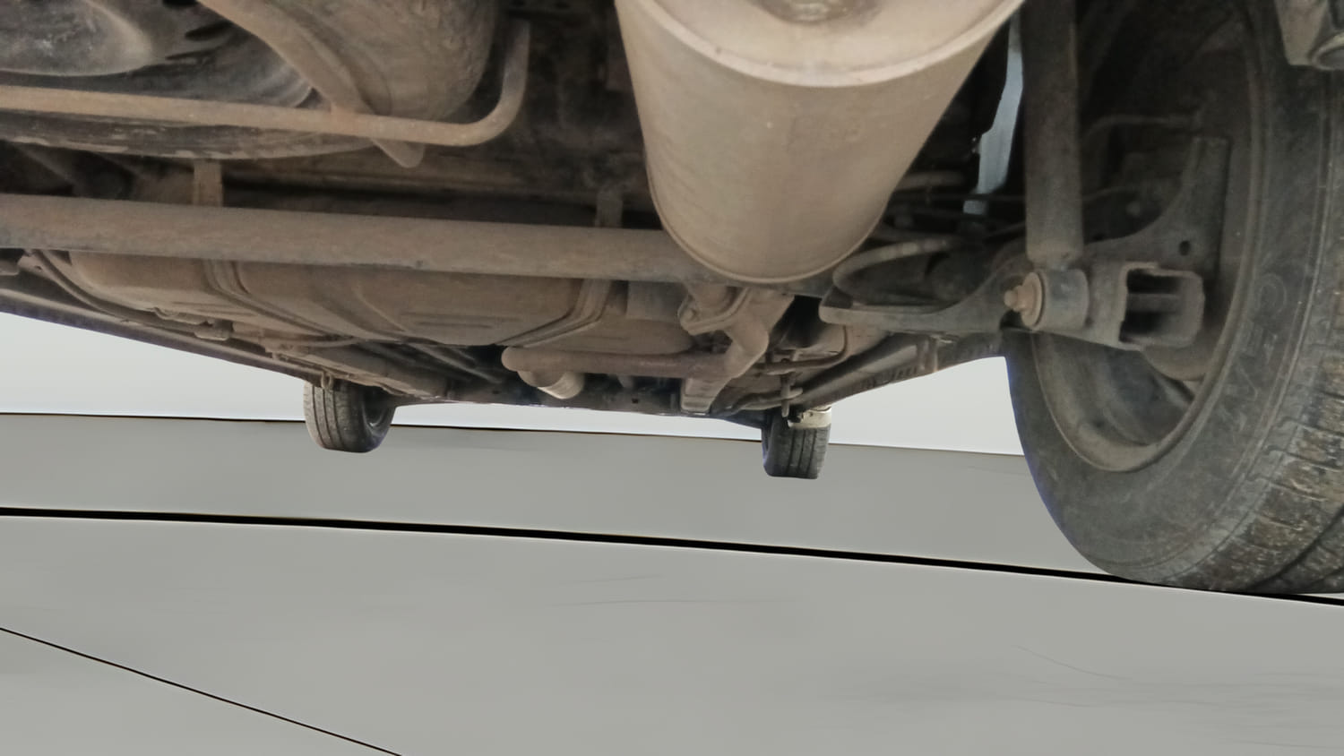 Used 2015 Maruti Suzuki Ertiga Vxi Petrol Manual extra REAR RIGHT UNDERBODY VIEW