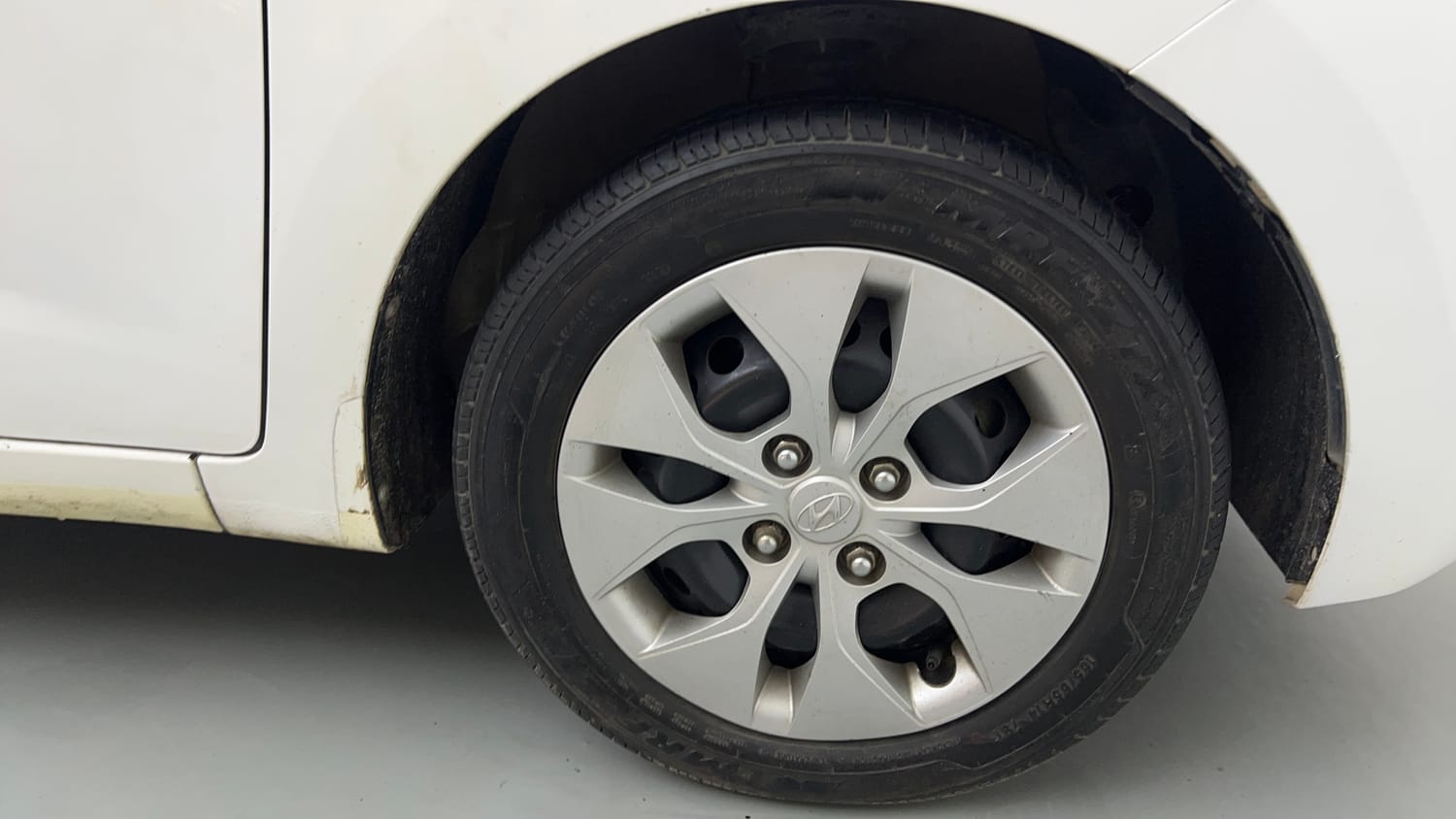 Used 2019 Hyundai Xcent S Petrol+cng(outside fitted) Cng Manual tyres RIGHT FRONT TYRE RIM VIEW