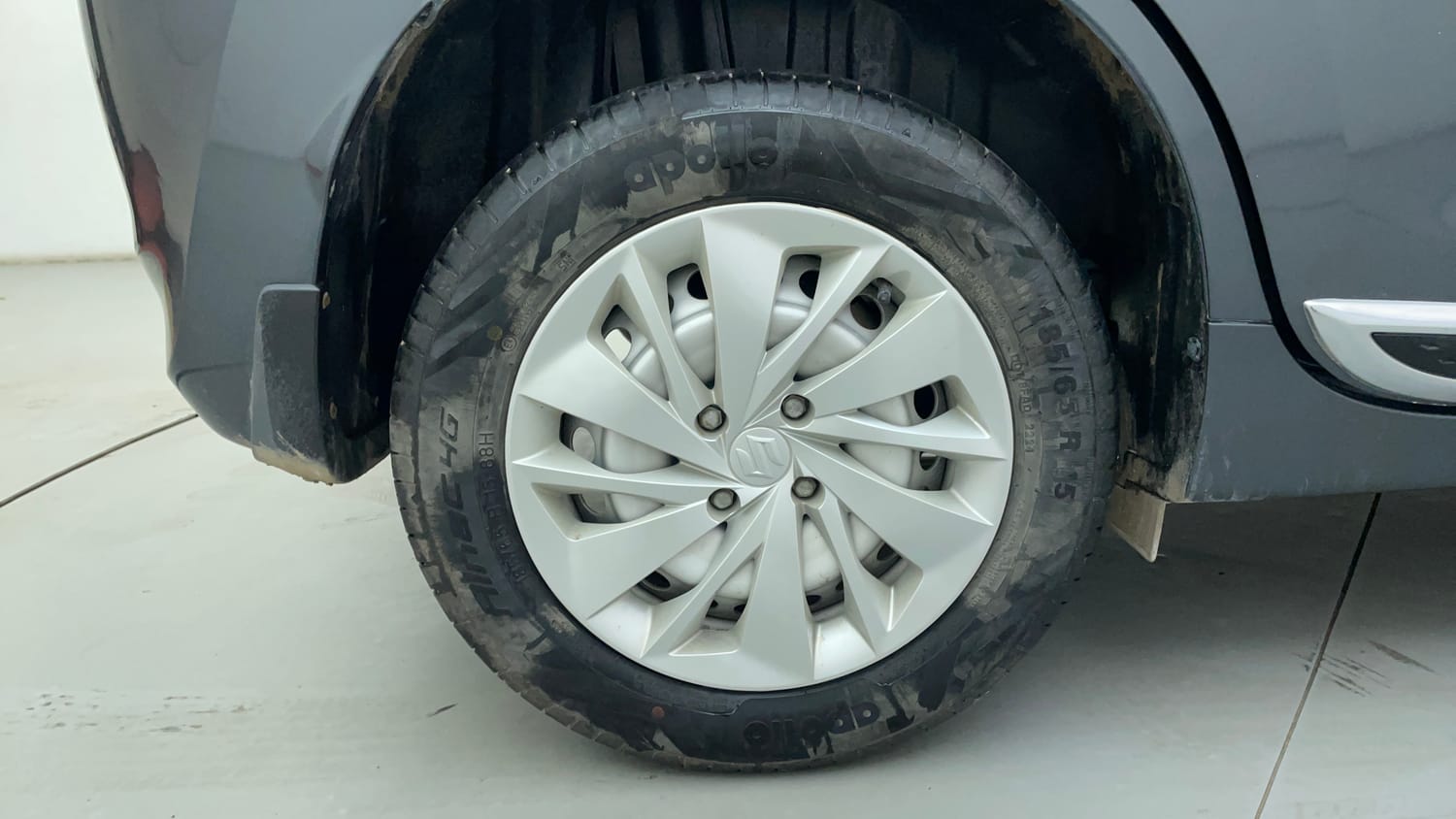 Used 2024 Maruti Suzuki Baleno Sigma MT Petrol Manual tyres RIGHT REAR TYRE RIM VIEW