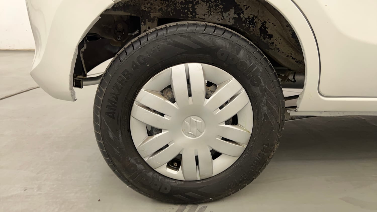 Used 2016 Maruti Suzuki Alto 800 Lxi Petrol Manual tyres RIGHT REAR TYRE RIM VIEW