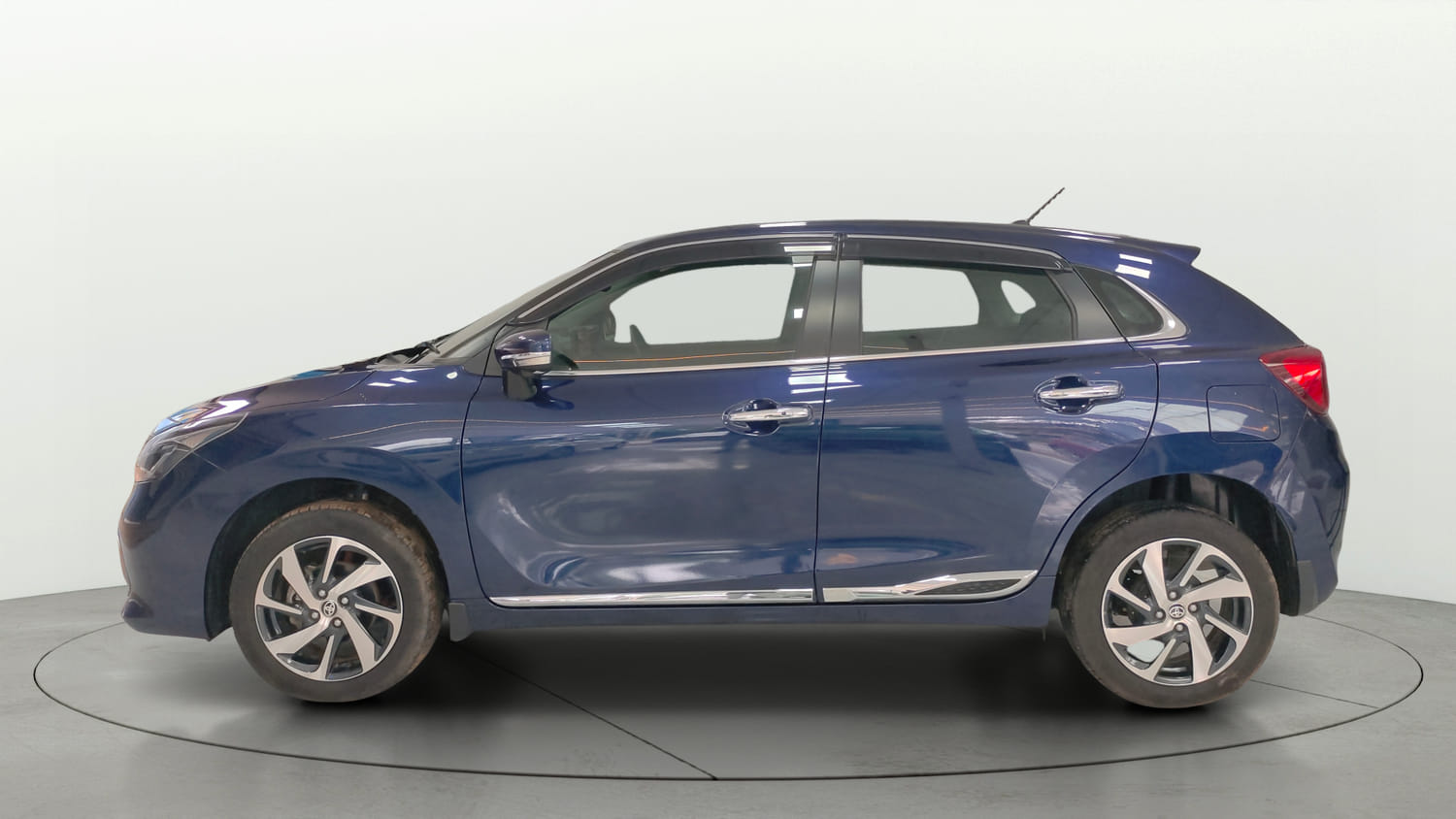 Used 2025 Toyota Glanza V Petrol Manual exterior LEFT SIDE VIEW