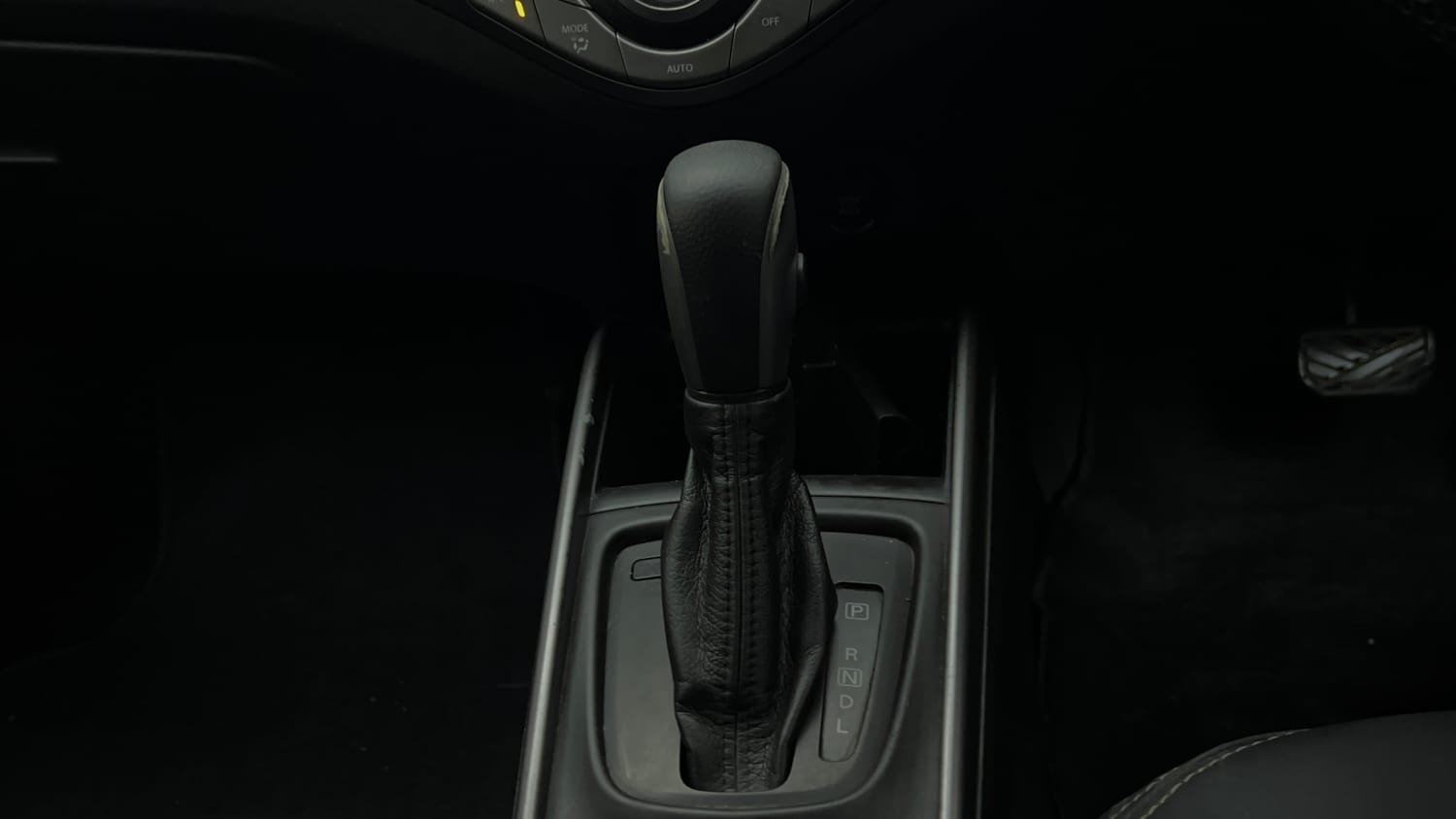 Used 2019 Maruti Suzuki Baleno Zeta Automatic Petrol Automatic interior GEAR  KNOB VIEW