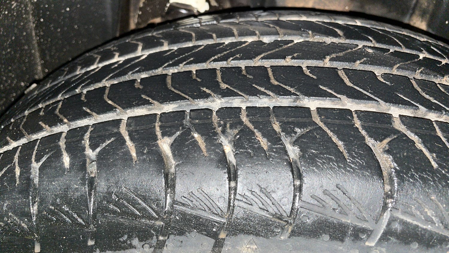 Used 2021 Mahindra XUV 300 W8 (O) 1.5 Diesel Diesel Manual tyres LEFT REAR TYRE TREAD VIEW