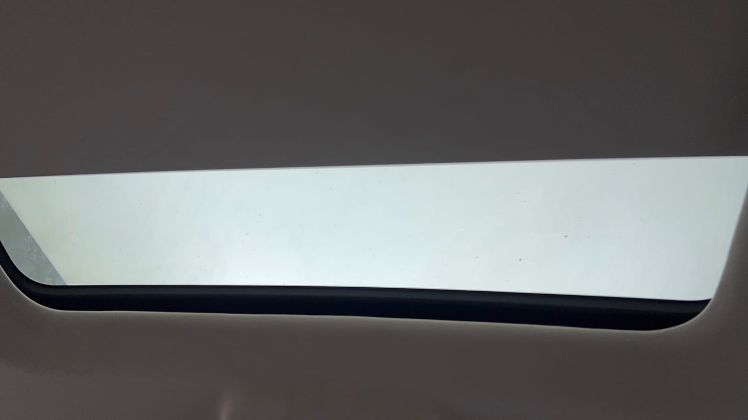 Used 2024 Mahindra XUV700 AX 5 Petrol AT 5 STR Petrol Automatic top_features Sunroof