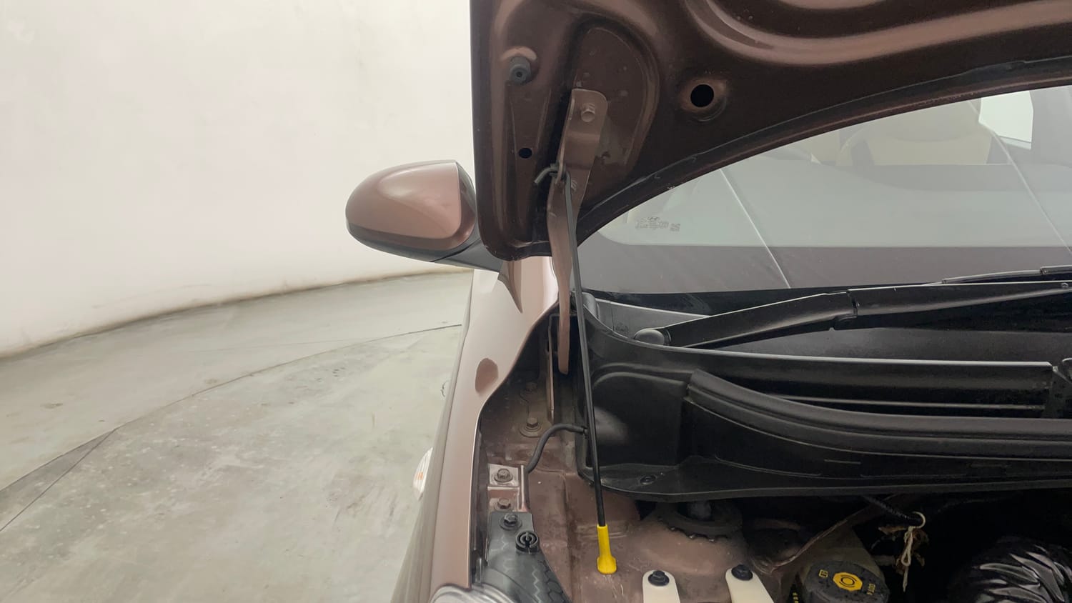 Used 2021 Hyundai Aura S 1.2 Petrol Petrol Manual engine ENGINE RIGHT SIDE HINGE & APRON VIEW