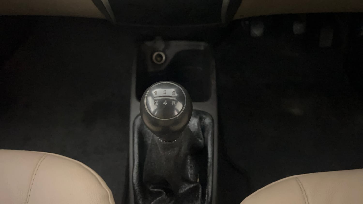 Used 2017 Hyundai Eon Era + AirBag Petrol Manual interior GEAR  KNOB VIEW