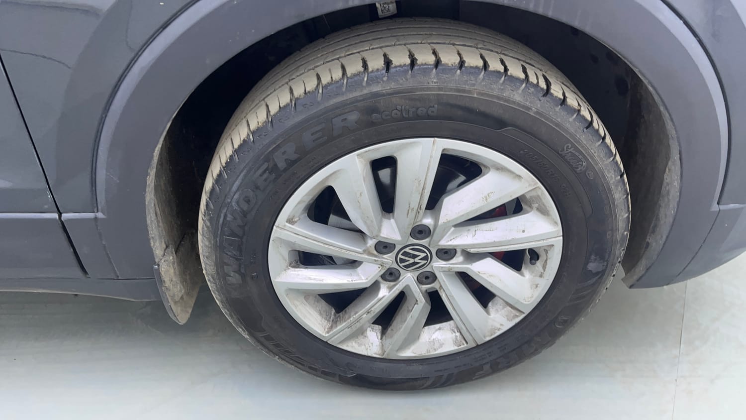 Used 2023 Volkswagen Taigun Highline 1.0 TSI MT Petrol Manual tyres RIGHT FRONT TYRE RIM VIEW