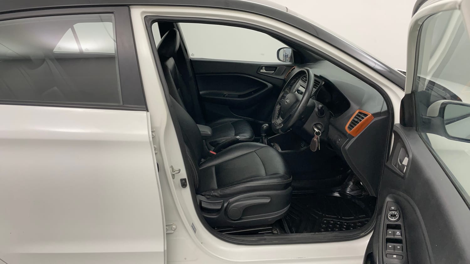 Used 2017 Hyundai Elite i20 Asta 1.2 Dual Tone Petrol Manual interior RIGHT SIDE FRONT DOOR CABIN VIEW