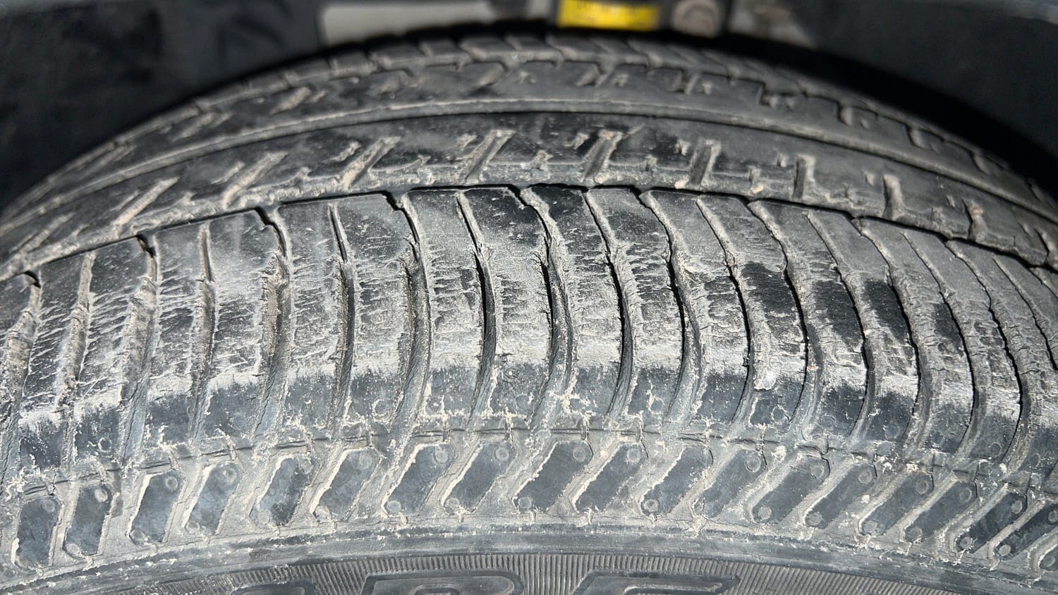 Used 2019 Ford EcoSport Titanium 1.5L Ti-VCT Petrol Manual tyres LEFT FRONT TYRE TREAD VIEW