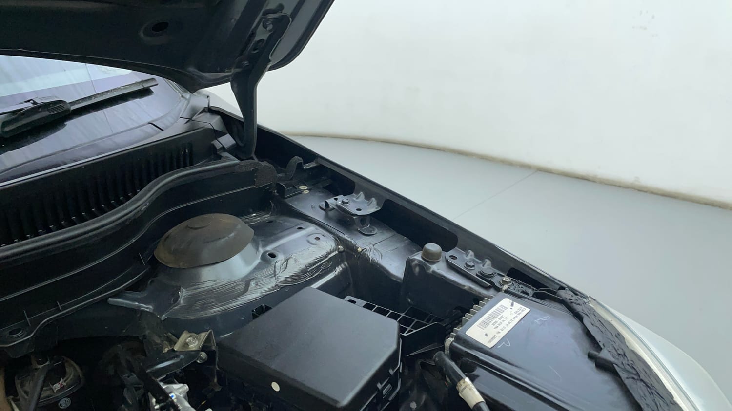 Used 2022 maruti-suzuki Vitara Brezza VXi Petrol Manual engine ENGINE LEFT SIDE HINGE & APRON VIEW