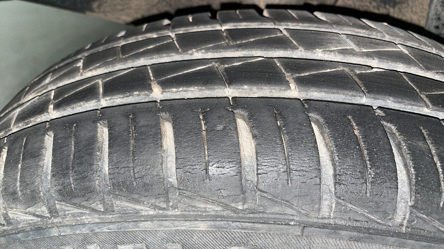 Used 2020 Renault Kwid CLIMBER 1.0 AMT Opt Petrol Automatic tyres RIGHT REAR TYRE TREAD VIEW