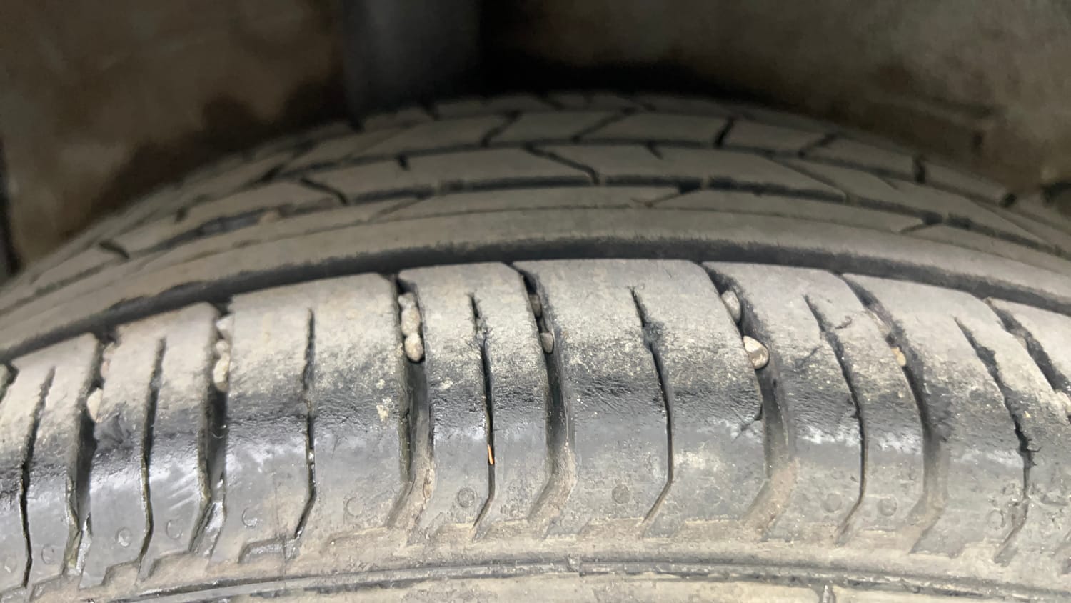Used 2022 Hyundai i20 Sportz 1.2 IVT Petrol Automatic tyres RIGHT REAR TYRE TREAD VIEW