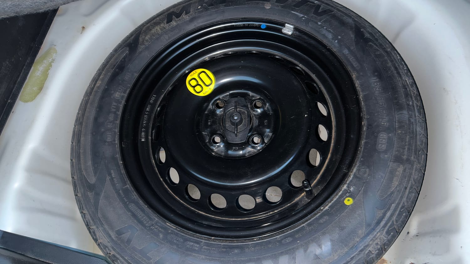 Used 2017 Maruti Suzuki Baleno Zeta 1.2 Petrol Manual tyres SPARE TYRE VIEW