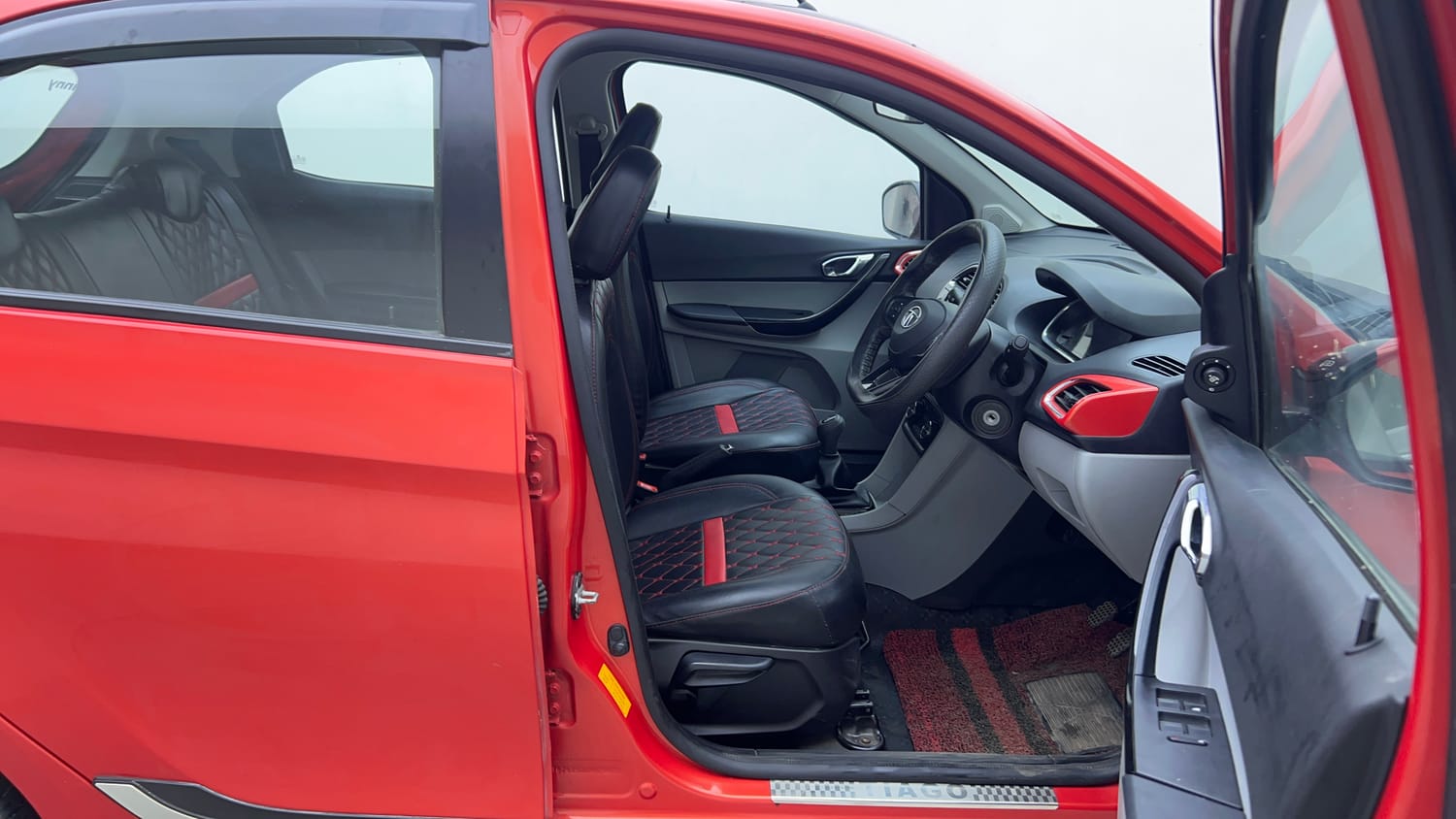 Used 2020 Tata Tiago XZ Plus Dual Tone Petrol Manual interior RIGHT SIDE FRONT DOOR CABIN VIEW