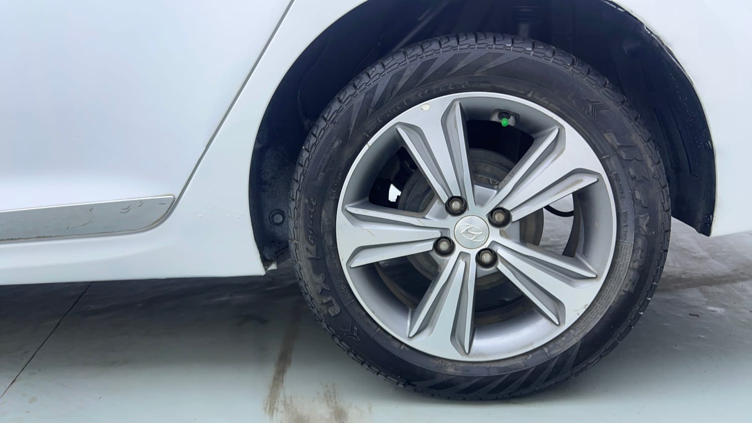 Used 2018 Hyundai Verna SX (O) 1.6 VTVT AT Petrol Automatic tyres LEFT REAR TYRE RIM VIEW
