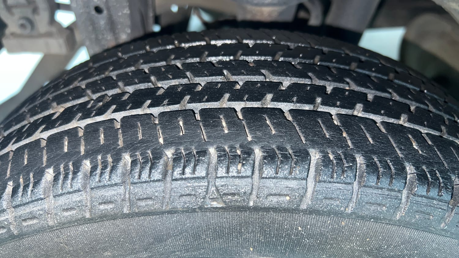 Used 2017 maruti-suzuki Alto K10 VXi (O) AMT Petrol Automatic tyres RIGHT REAR TYRE TREAD VIEW