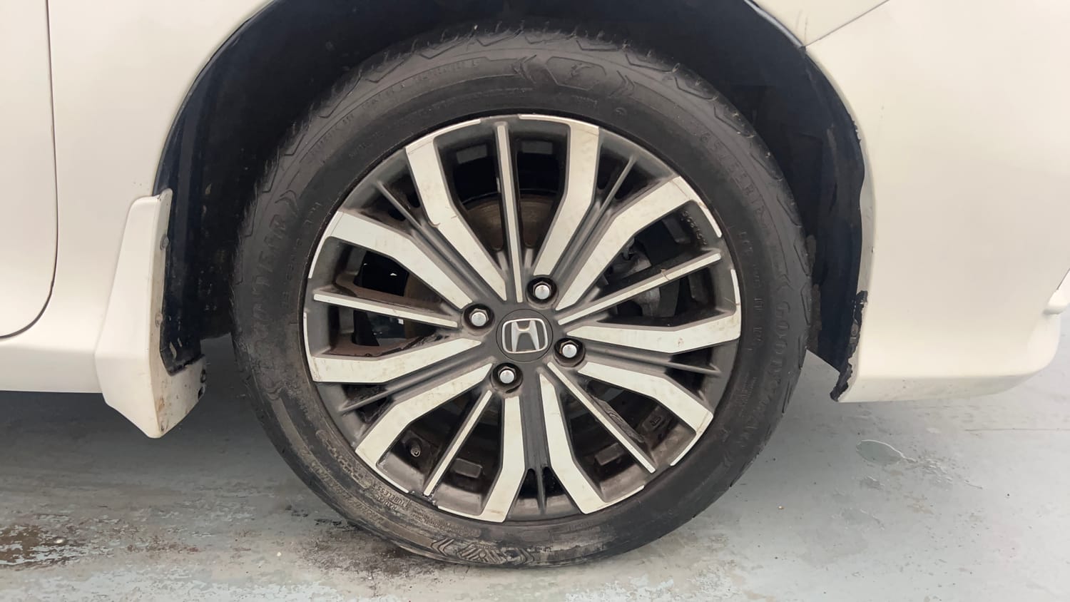 Used 2020 Honda City ZX Petrol Petrol Manual tyres RIGHT FRONT TYRE RIM VIEW