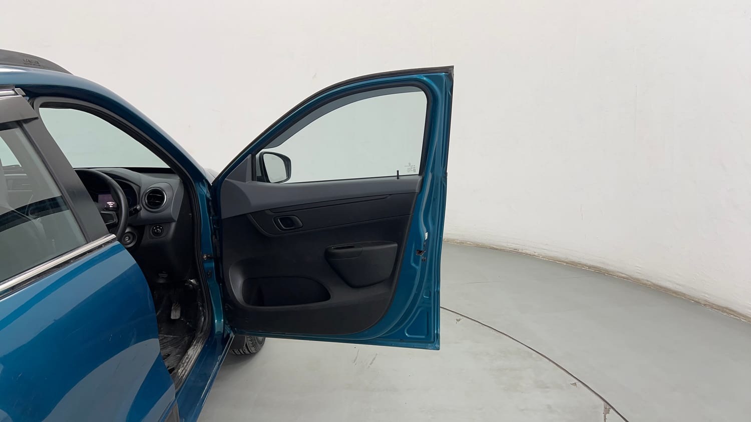 Used 2022 Renault Kwid RXT 1.0 (O) Petrol Manual interior RIGHT FRONT DOOR OPEN VIEW
