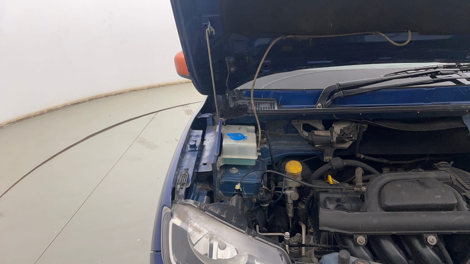 Used 2019 Renault Kwid CLIMBER 1.0 Petrol Manual engine ENGINE RIGHT SIDE HINGE & APRON VIEW