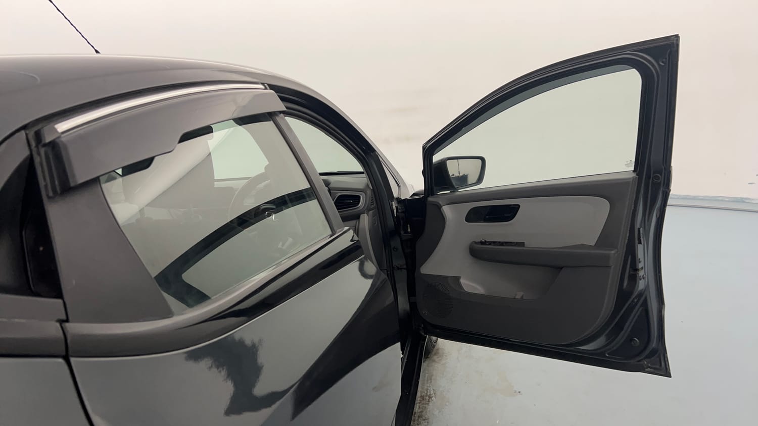 Used 2021 Tata Altroz XM Petrol Petrol Manual interior RIGHT FRONT DOOR OPEN VIEW
