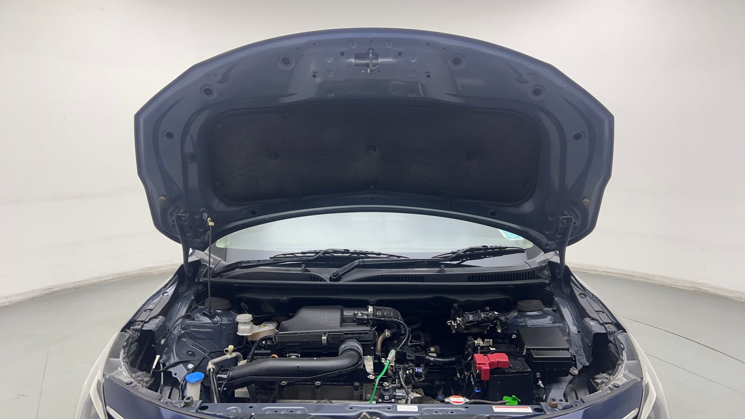 Used 2022 Maruti Suzuki Baleno Zeta MT Petrol Manual engine ENGINE & BONNET OPEN FRONT VIEW