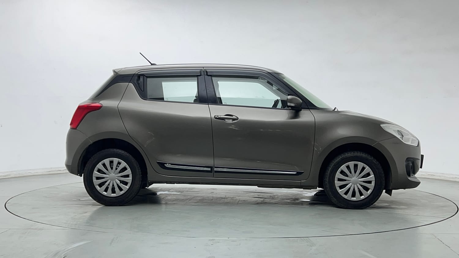 Used 2021 Maruti Suzuki Swift VXi Petrol Manual exterior RIGHT SIDE VIEW