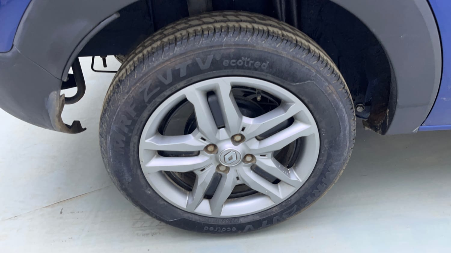 Used 2021 Renault Triber RXZ Petrol Manual tyres RIGHT REAR TYRE RIM VIEW