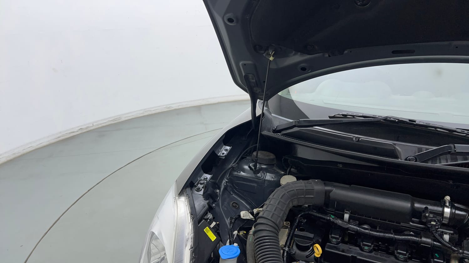 Used 2021 Maruti Suzuki Swift VXi Petrol Manual engine ENGINE RIGHT SIDE HINGE & APRON VIEW
