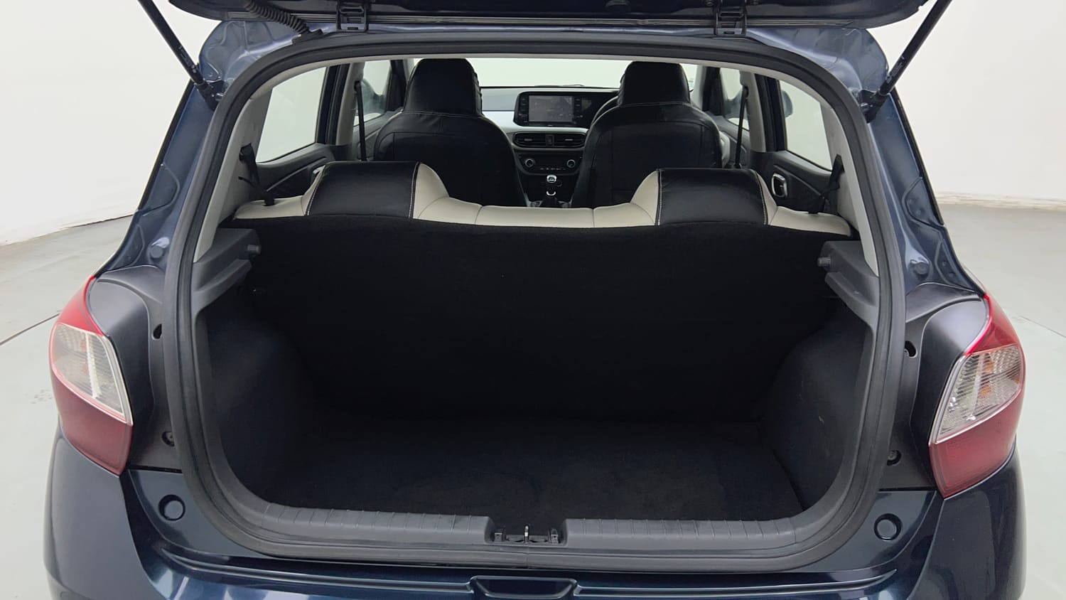 Used 2021 Hyundai Grand i10 Nios Sportz 1.2 Kappa VTVT Petrol Manual interior DICKY INSIDE VIEW