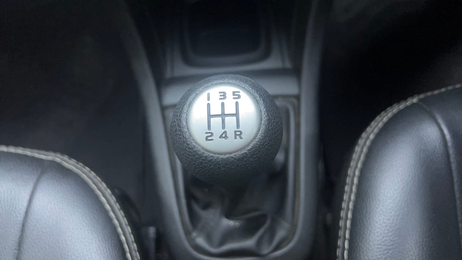 Used 2017 Maruti Suzuki Swift VXi Petrol Manual interior GEAR  KNOB VIEW
