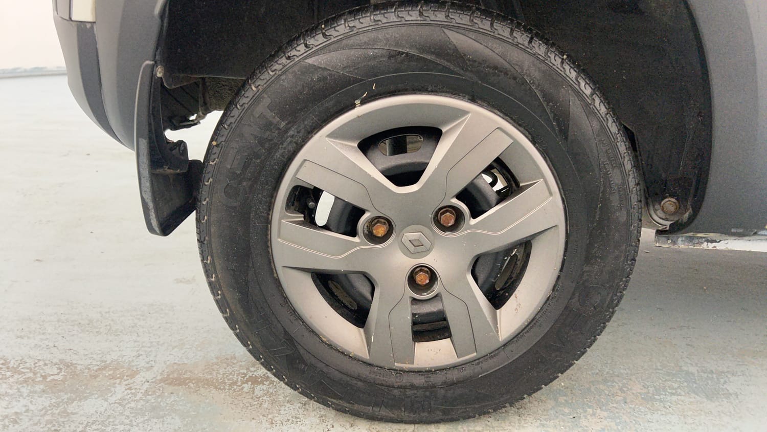 Used 2017 Renault Kwid 1.0 RXL Petrol Manual tyres RIGHT REAR TYRE RIM VIEW