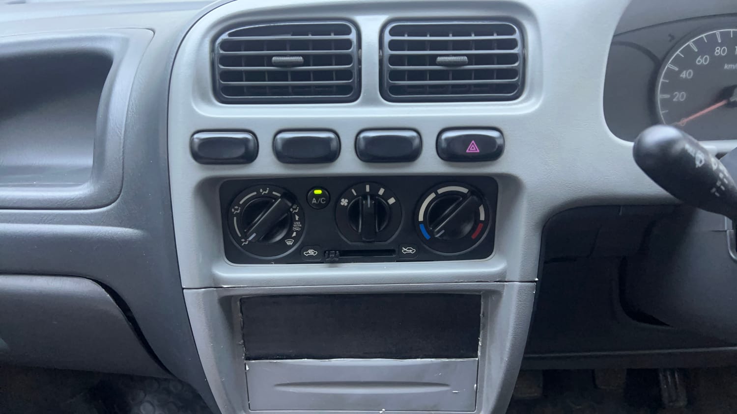 Used 2012 Maruti Suzuki Alto LXi BS-IV Petrol Manual interior MUSIC SYSTEM & AC CONTROL VIEW