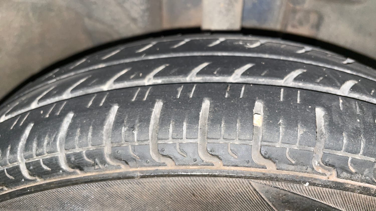 Used 2017 Renault Kwid CLIMBER 1.0 Petrol Manual tyres RIGHT FRONT TYRE TREAD VIEW