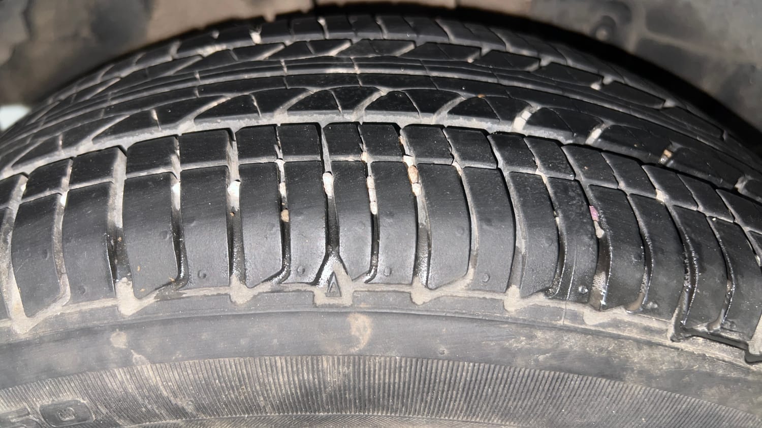 Used 2022 Tata Tigor XZA Plus Petrol Automatic tyres RIGHT REAR TYRE TREAD VIEW