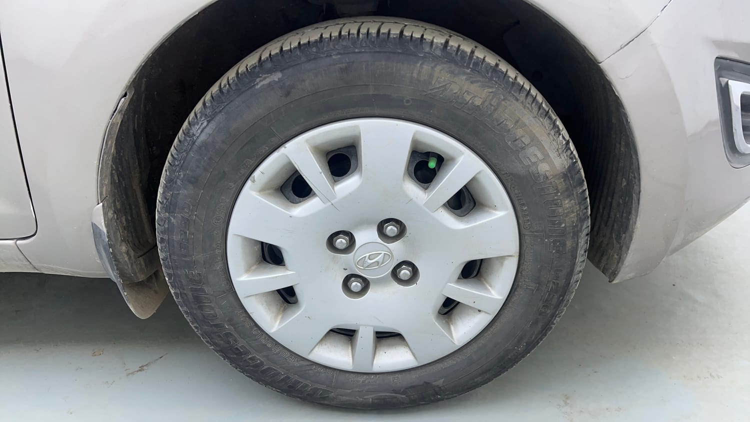Used 2012 Hyundai i20 Magna 1.2 Petrol Manual tyres RIGHT FRONT TYRE RIM VIEW