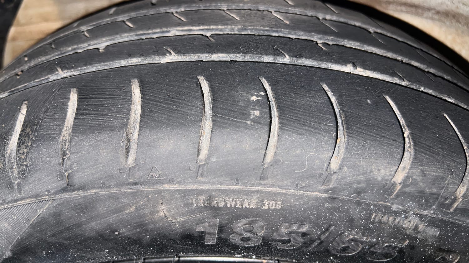 Used 2020 Hyundai Elite i20 Sportz Plus 1.2 Petrol Manual tyres RIGHT REAR TYRE TREAD VIEW