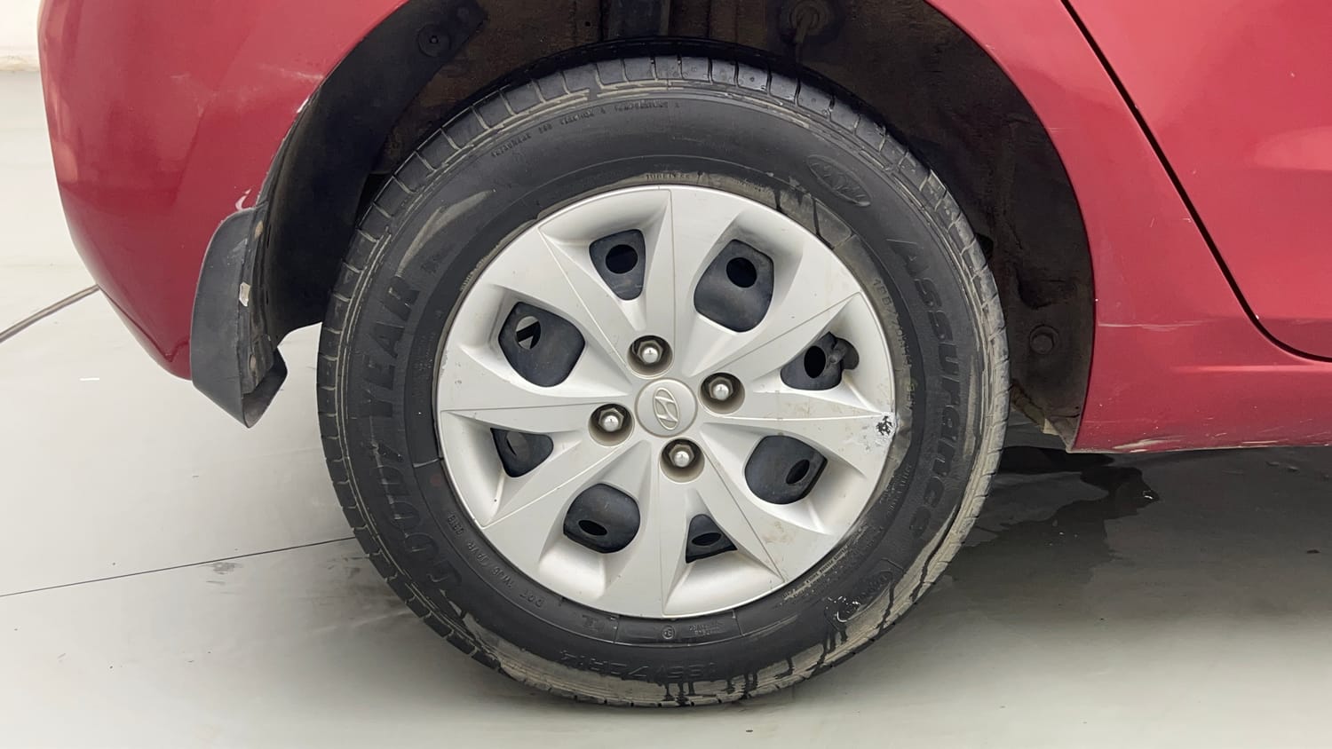 Used 2018 Hyundai Elite i20 Sportz 1.2 Petrol Manual tyres RIGHT REAR TYRE RIM VIEW