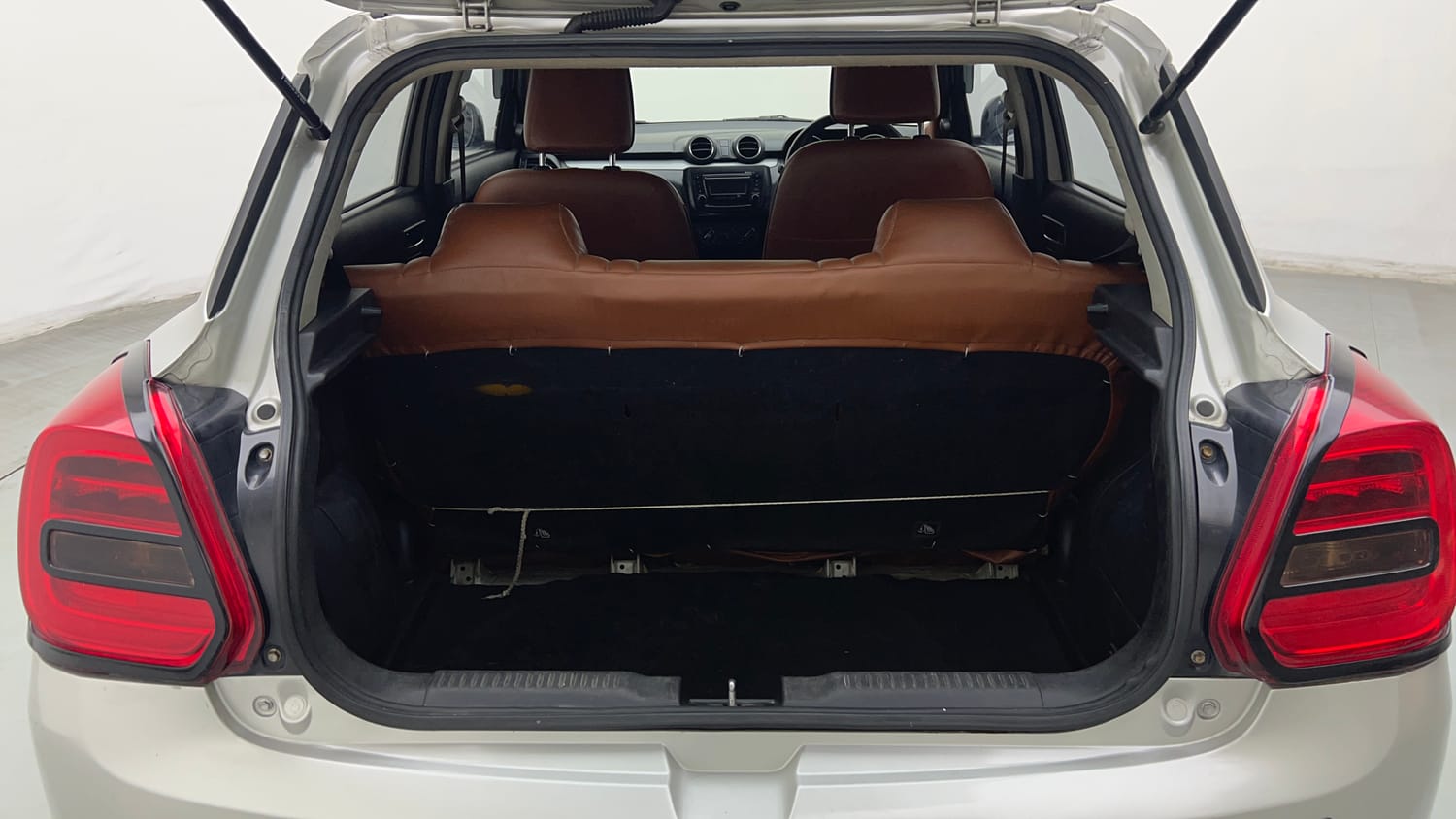 Used 2018 Maruti Suzuki Swift VXi AMT Petrol Automatic interior DICKY INSIDE VIEW