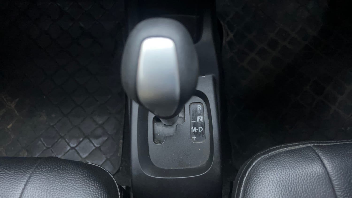 Used 2017 Maruti Suzuki Wagon R 1.0 VXI AMT Petrol Automatic interior GEAR  KNOB VIEW