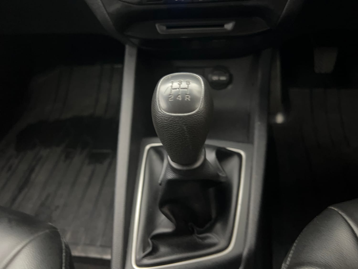 Used 2017 Hyundai Elite i20 Asta 1.2 Petrol Manual interior GEAR  KNOB VIEW
