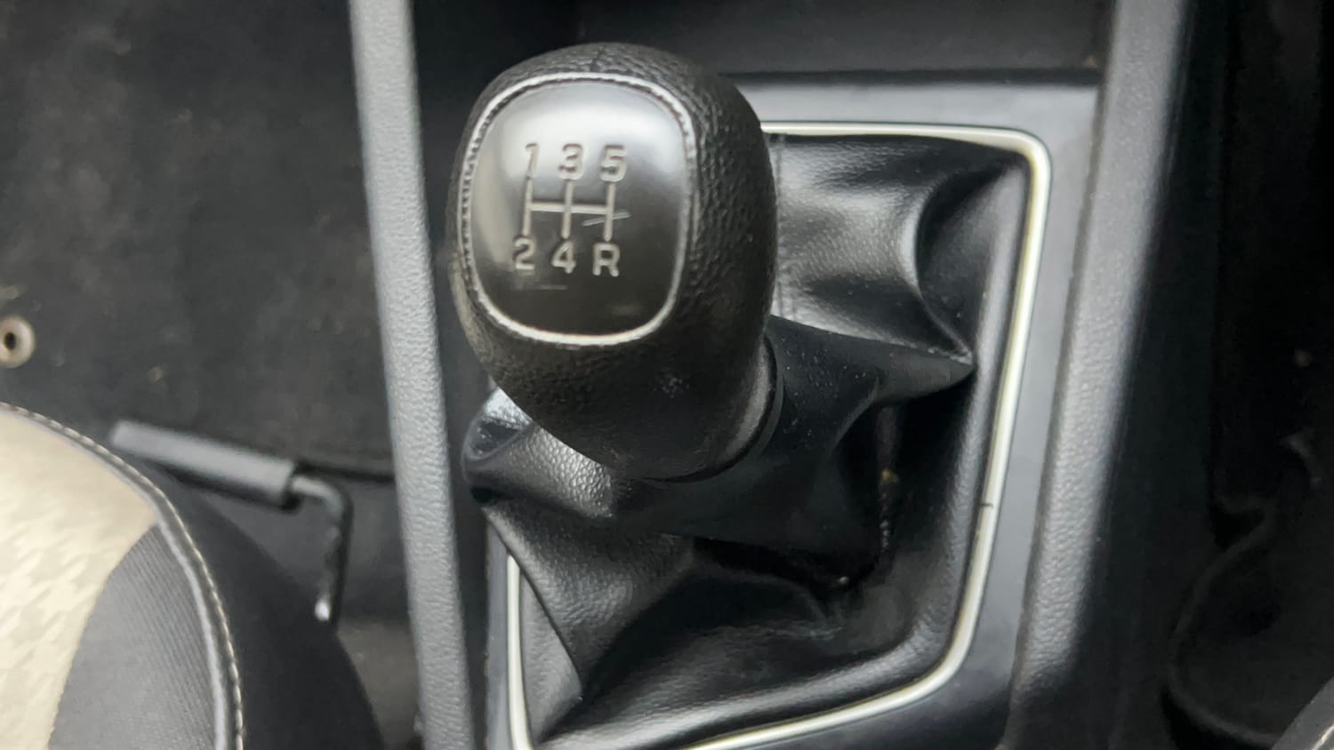 Used 2018 Hyundai Elite i20 Sportz 1.2 Petrol Manual interior GEAR  KNOB VIEW