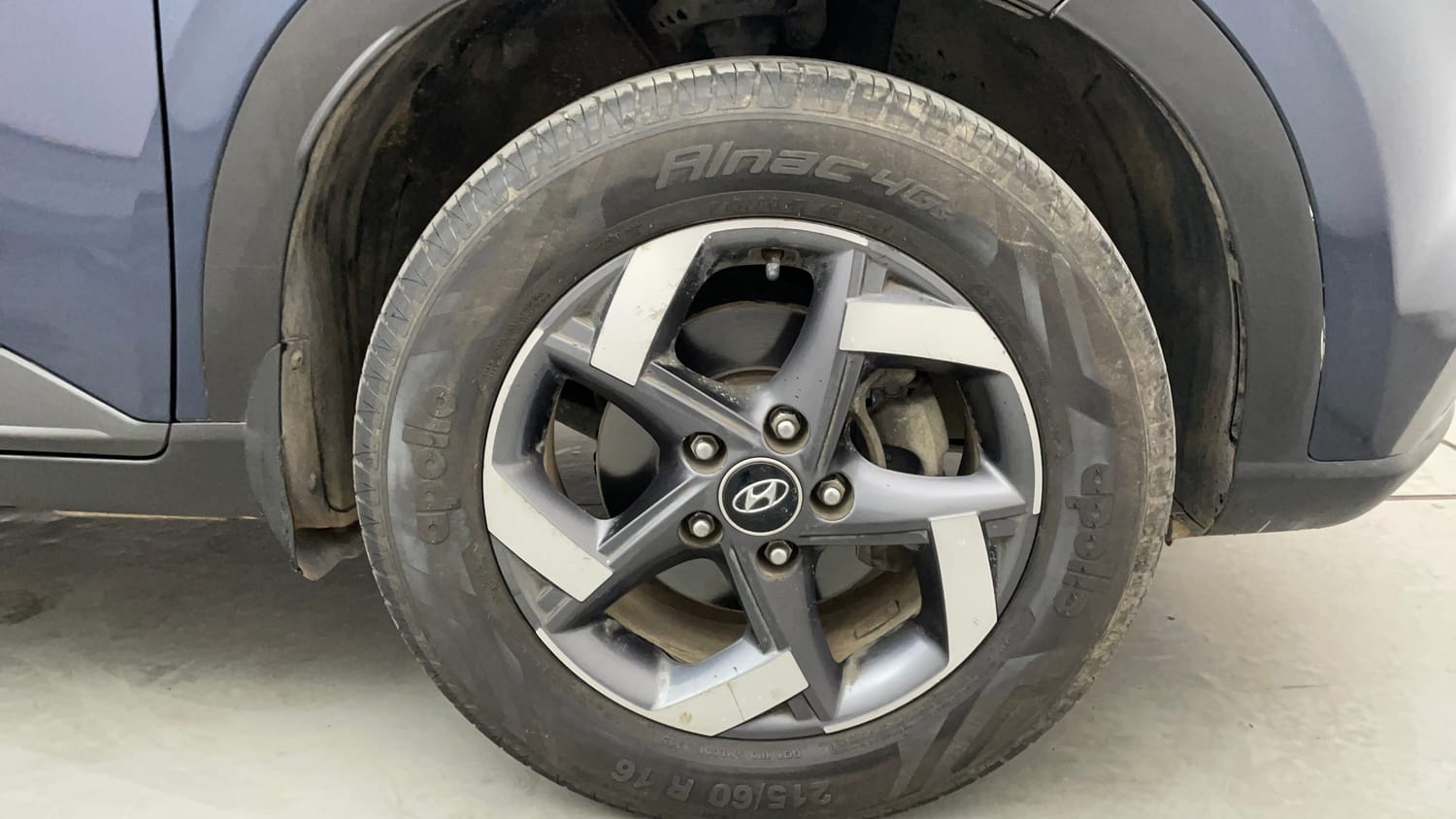 Used 2022 Hyundai Venue SX 1.5 CRDi Diesel Manual tyres RIGHT FRONT TYRE RIM VIEW