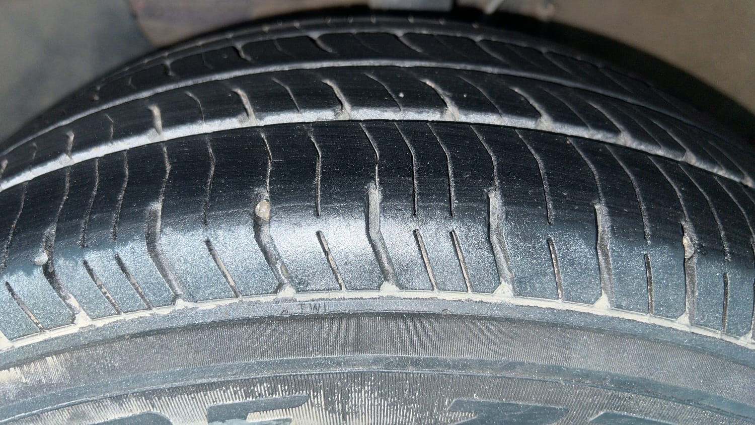 Used 2018 Hyundai Elite i20 Sportz 1.2 Petrol Manual tyres LEFT FRONT TYRE TREAD VIEW
