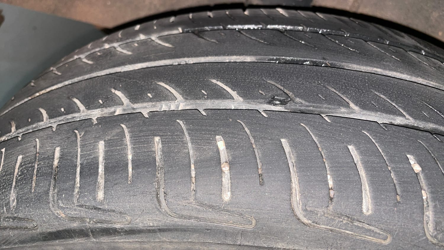 Used 2022 Renault Triber RXZ EASY-R AMT Dual Tone Petrol Automatic tyres RIGHT REAR TYRE TREAD VIEW