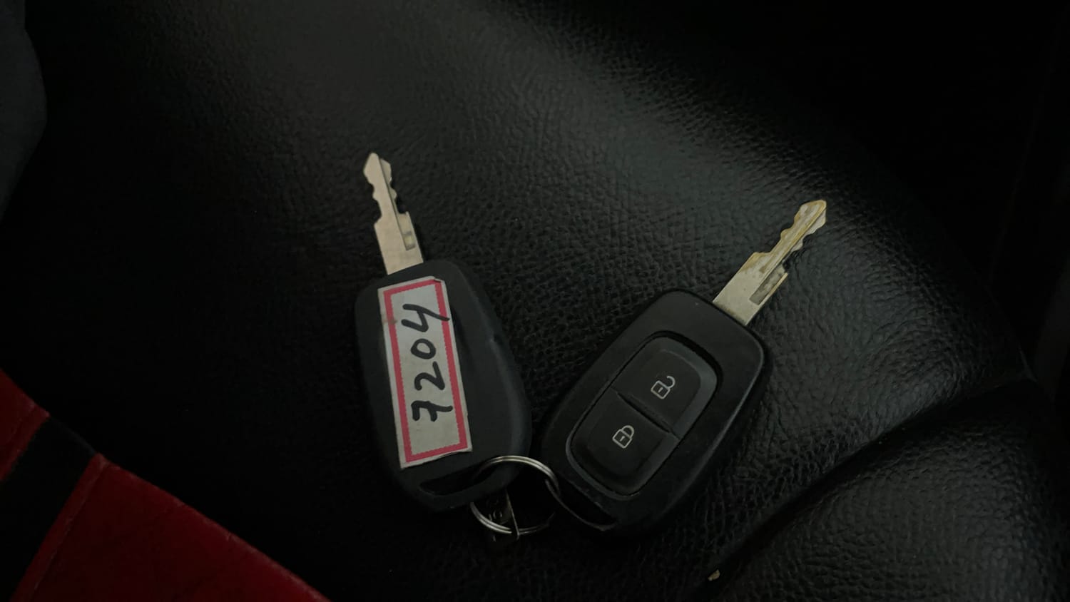 Used 2016 Renault Kwid 1.0 RXT Petrol Manual extra CAR KEY VIEW