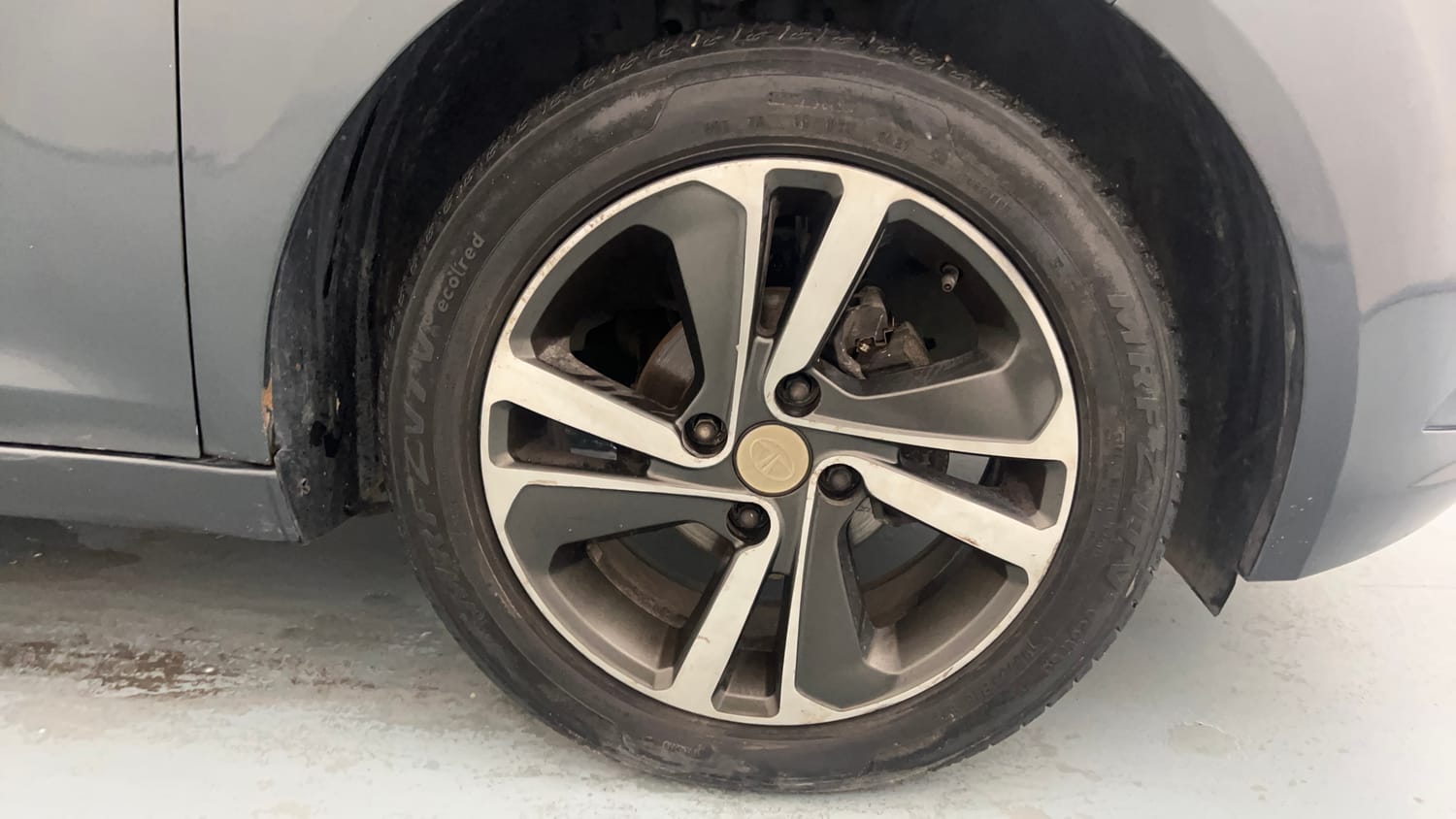 Used 2021 Tata Altroz XZ Petrol Petrol Manual tyres RIGHT FRONT TYRE RIM VIEW