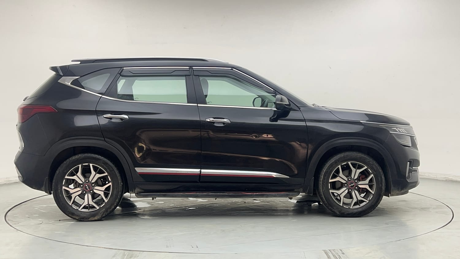 Used 2023 Kia Seltos GTX Plus 1.4 Petrol Manual exterior RIGHT SIDE VIEW
