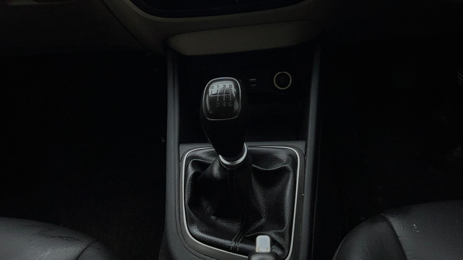 Used 2019 Hyundai Verna EX 1.4 VTVT Petrol Manual interior GEAR  KNOB VIEW