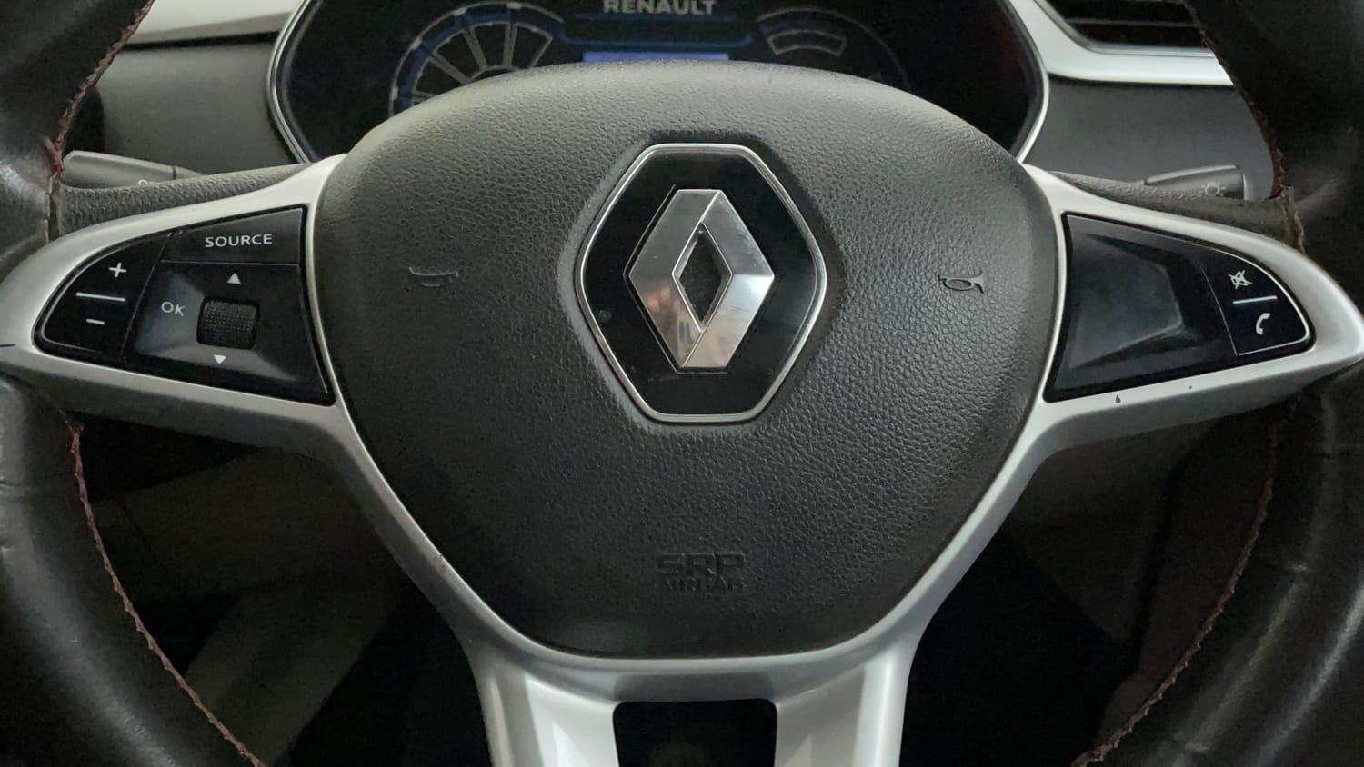 Used 2022 Renault Triber RXZ EASY-R AMT Dual Tone Petrol Automatic top_features Airbags